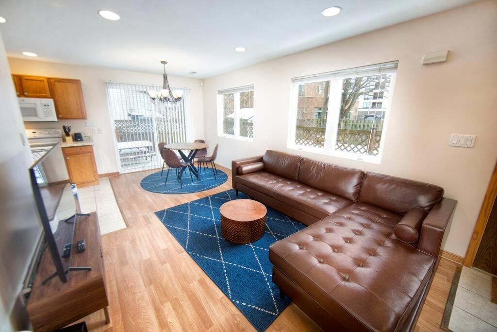 Appartement Tucked Away Off Brady - 4 Beds à Milwaukee Extérieur photo