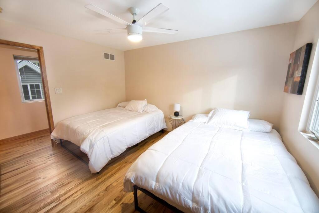 Appartement Tucked Away Off Brady - 4 Beds à Milwaukee Extérieur photo