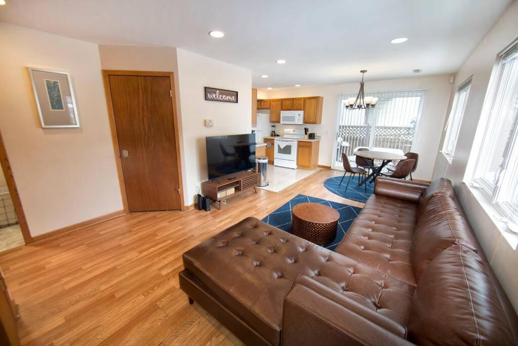 Appartement Tucked Away Off Brady - 4 Beds à Milwaukee Extérieur photo