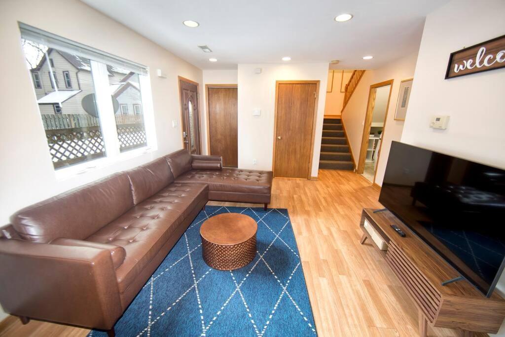Appartement Tucked Away Off Brady - 4 Beds à Milwaukee Extérieur photo