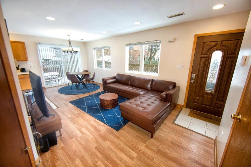 Appartement Tucked Away Off Brady - 4 Beds à Milwaukee Extérieur photo