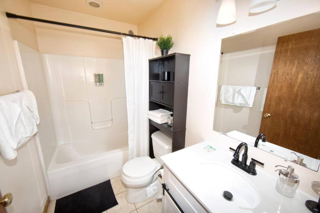 Appartement Tucked Away Off Brady - 4 Beds à Milwaukee Extérieur photo