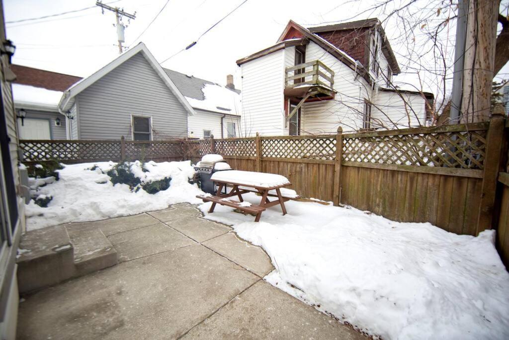 Appartement Tucked Away Off Brady - 4 Beds à Milwaukee Extérieur photo